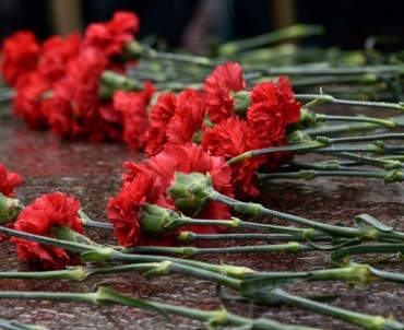 Возложение цветов к памятнику воинам-сотрудникам и студентам НСХИ, в честь празднования Дня защитника Отечества