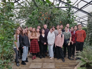 Студенты ИФиПА посетили экскурсию в Центральном сибирском ботаническом саду СО РАН