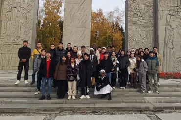 Иностранные студенты Новосибирского ГАУ побывали на этноэкскурсии, где познакомились с достопримечательностями города