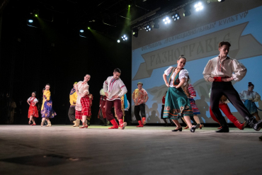 Фестиваль межнациональных культур «Разнотравье» в Новосибирском ГАУ собрал более 600 иностранных студентов из вузов города Новосибирска