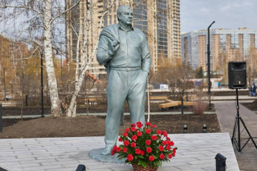 В центре Новосибирска состоялось открытие парка имени Героя Социалистического Труда, выпускника Агрономического факультета НСХИ 1971 г. Юрия Бугакова